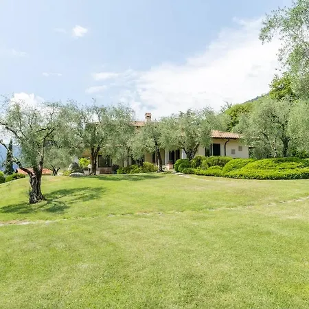 Carate Apartment